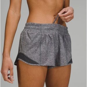 LULULEMON HOTTY HOT 2.5 INCH LOW RISE HEATHERED GRAY SIZE 4 SHORTS